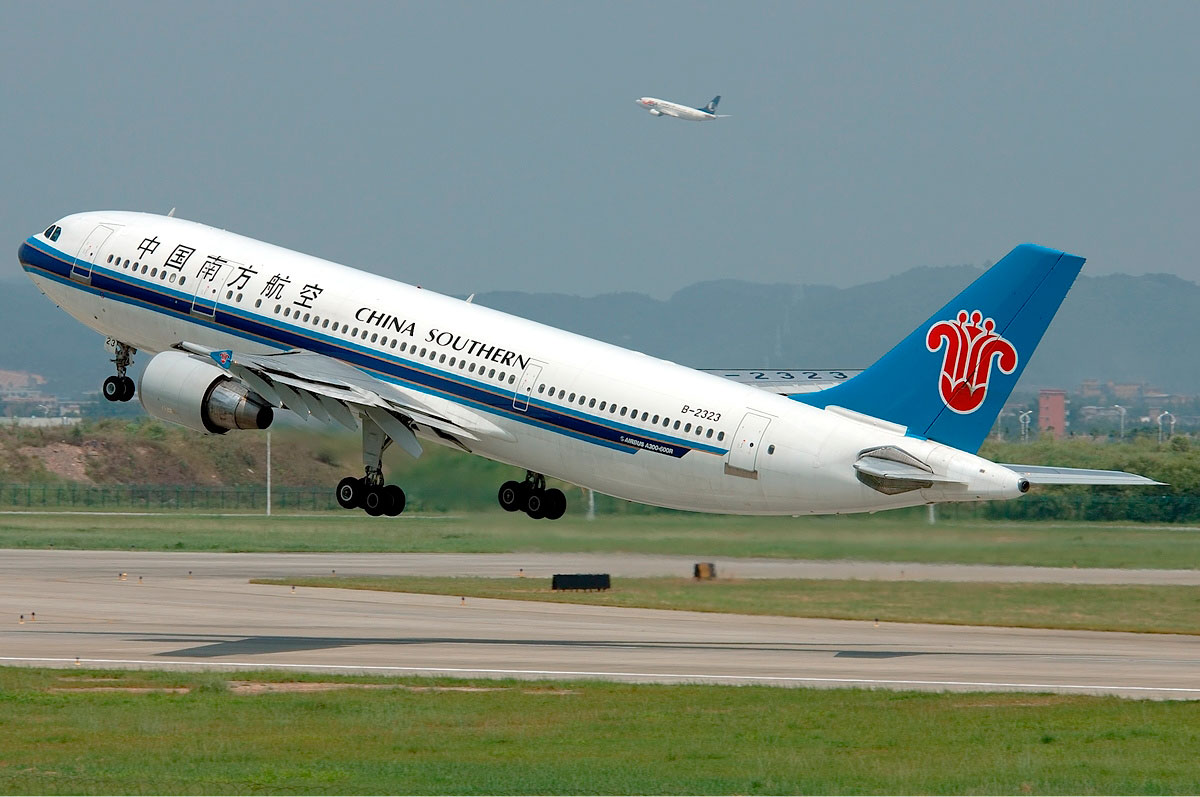 Inauguran primer vuelo de una aerolínea china a México