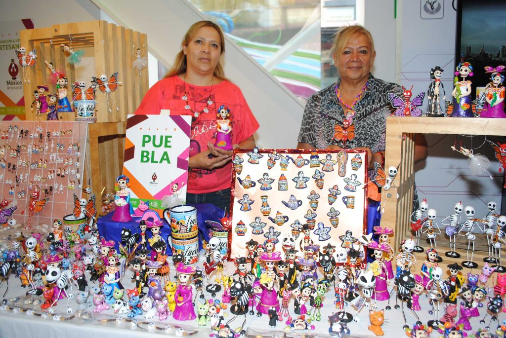 Gabriela Muñoz y Paulina Gutiérrez, artesanas poblanas. Revista Protocolo Copyright©