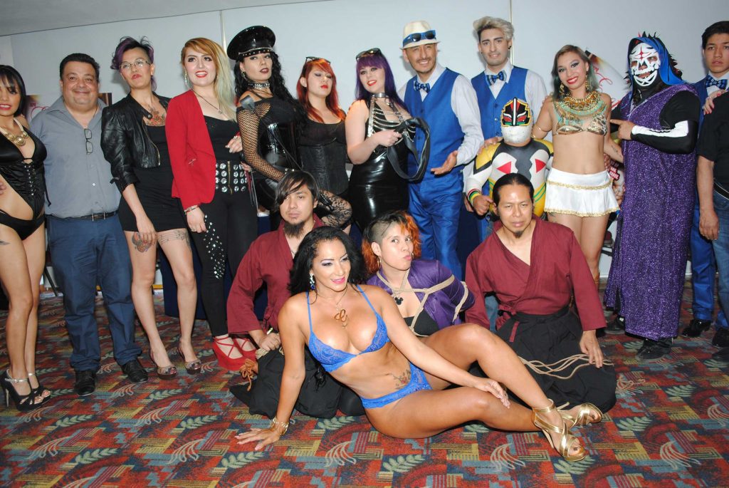 Actrices porno, modelos eróticas, luchadores y grupos musicales conforman el elenco de la Expo Erótika. Revista Protocolo Copyright©