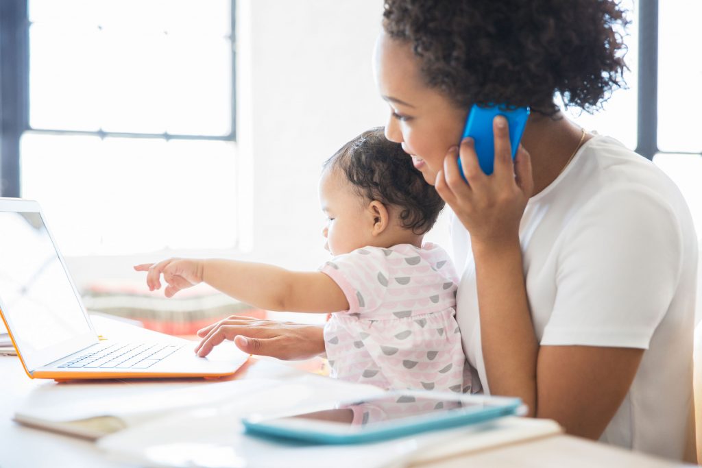Una de cada 5 madres millennials planifica online