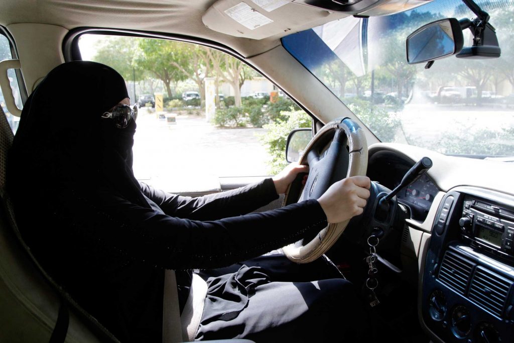 Mujeres saudiárabes, con “licencia” para conducir