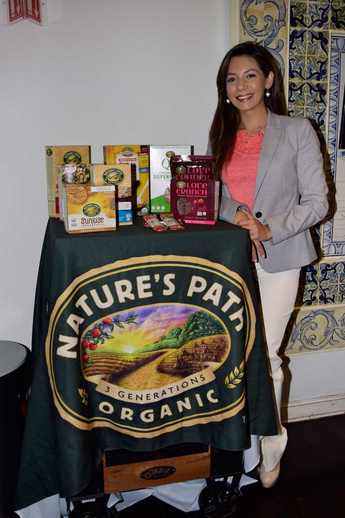 Gabriela Loaiza, gerente de marca de Nature’s Path, presentó los productos que se estarán vendiendo en el mercado mexicano