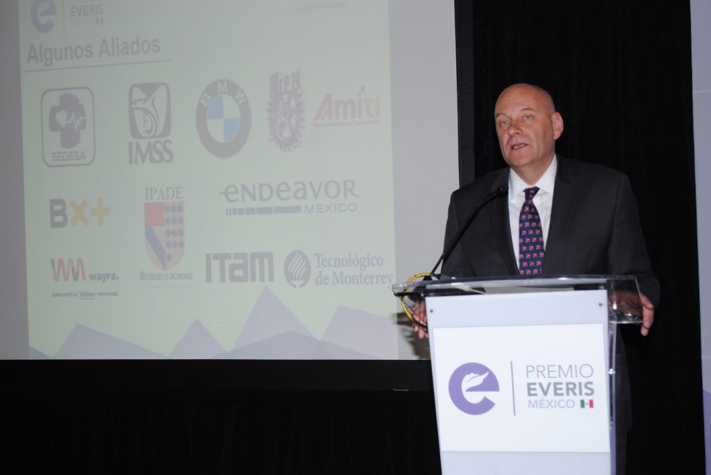 Peter Kroll, CEO de Everis México, anunció el Premio Everis 2017. 
