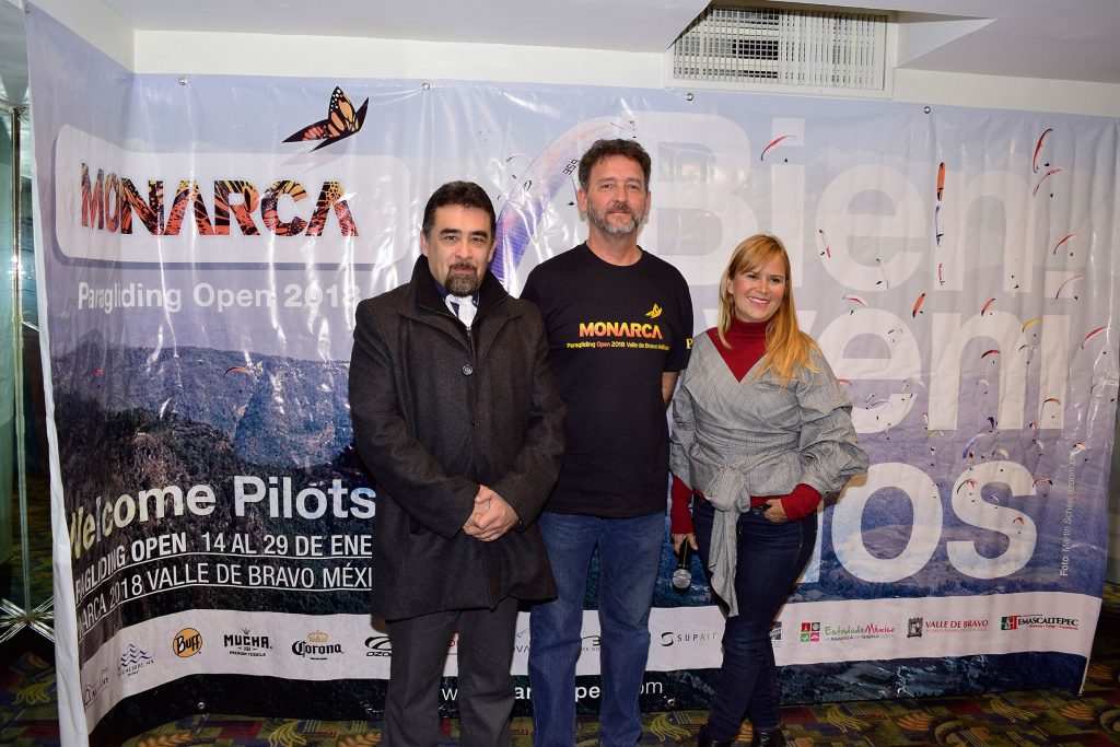 Oscar Serrano, Miguel Gutiérrez y Claudia Gómez Palacios, invitaron al público al Abierto de Parapente Monarca 2018
